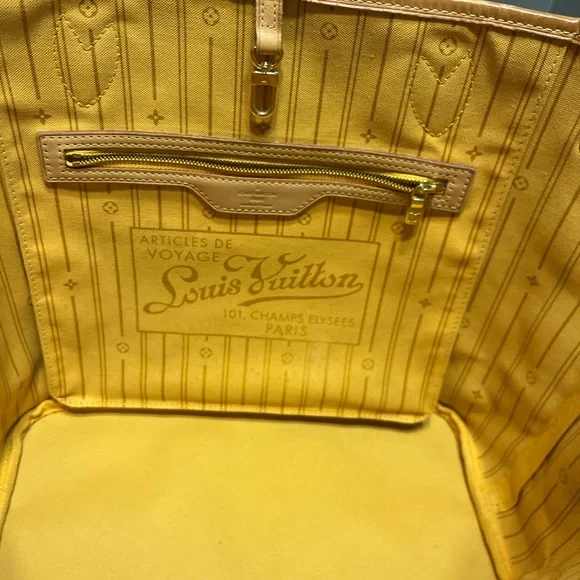 Louis Vuitton Neverfull MM - Picture 4 of 17